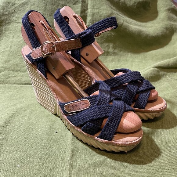 80s Vintage HighLights Blue Strappy Wedge Sandals with Rubber Sole Size 8 - Picture 1 of 10